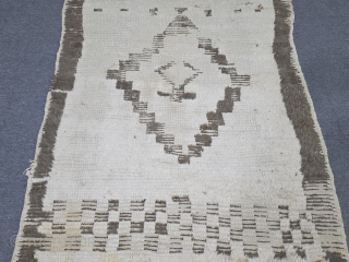 Primitive design, late 19th century, Hasan Dağı tulle carpet from the Niğde region.
Size:102*236 cm
Please contact salaberina@gmail.com