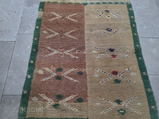 Central Anatolian Konya Obruk Angora ceki tulle rug.
Size:177x127 cm
Please contact salaberina@gmail.com
