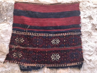 Middle Anatolia Sumak kilim
Size 103*93 cm                           