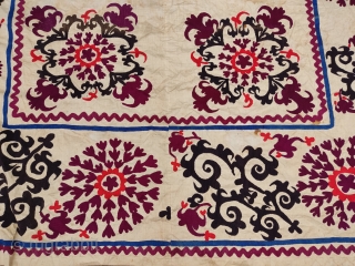 Antique Özbek suzani
Size 237*123 cm                            