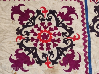 Antique Özbek suzani
Size 237*123 cm                            