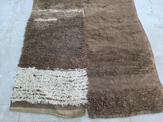 An interesting Anatolian Karapınar Shepherd's Twill from the early 1900s, woven in 2 pieces, which can be joined if you wish.
Size 230x135 cm          