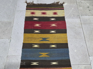 Early 20th century all-wool small Monastery rug.
Size:130*55 cm
                         
