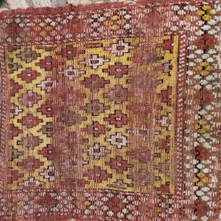 Antique west Anatolian çal yatak rug
Size:130x100 cm                          