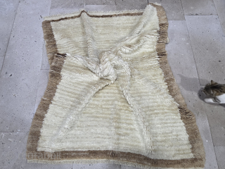 ANGORA WOOL ANATOLİAN KARAPINAR TULU RUG
Size:160x120 cm
Please contact us via email.salaberina@gmail.com                      