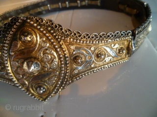 Antique original silver gilded Ottoman Caucasian belt - Circa - 1900

Signet on the buckle.

Width : 3 - 7 cm - Length: 75 cm - Weight: 632.8 gr
Fine condition !

Circa - 1900

Condition as  ...