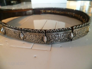 Antique original silver gilded Ottoman Caucasian belt - Circa - 1900

Signet on the buckle.

Width : 3 - 7 cm - Length: 75 cm - Weight: 632.8 gr
Fine condition !

Circa - 1900

Condition as  ...