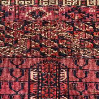 Antique Tekke Engsi rug, 140x114cm, saturated colours, silky, shiny wool.
Gently washed.                      