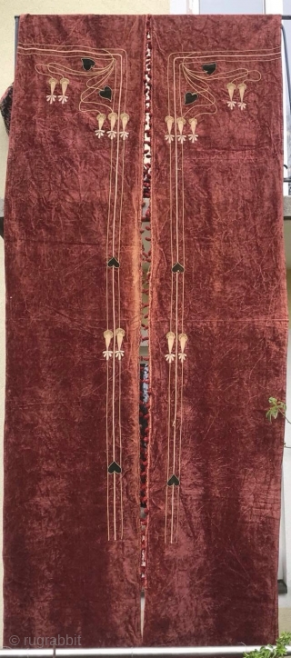 2 panels of embroidered velvet, art nouveau from Vienna, 310 x 63 cm                    