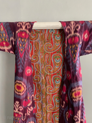 Ravishing is a word to use advisedly but this surely fits the bill. The all silk shahin ikat robe is lined with a part cotton abr / abrbandi ikat and a paisley  ...