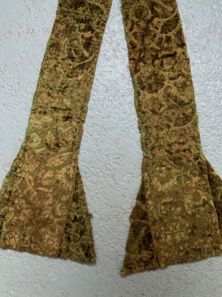 Italian green antique silk velvet priest’s stola 16/17th cent. The stola ( stole ) has been formed using from parts of the same silk velvet whose texture is in relief according to  ...