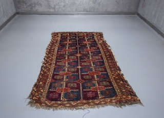 Kyrgyz Rug 32470
almost
138 cm x 250 cm = 54.33" x 98.43" = 4.53' x 8.20'
1900s
from Central Asia - Kyrgyzstan
wool and cotton            