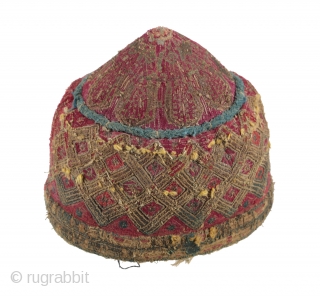 hat from central asia - 1900s - 93670
almost
51,50 cm = 20,28" = circumference
16,00 cm = 6,30" = height               