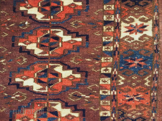 Antique Tekke Turkmen chuval face with 25 chuval guls.
Size: 3ft 9in x 2ft 1in (115 x 64cm).
Circa 1850.
A good chuval face with five rows of five chuval guls on a rich red ...