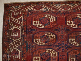 Antique Kizyl Ayak Ersari Turkmen main carpet with the ‘tauk nuska’ ’ gul design; each segment of the gul contains two double headed birds. www.knightsantiques.co.uk Size: 9ft 5in x 6ft 8in (286  ...