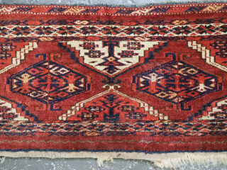 Antique Ersari Turkmen torba of scarce design, with a variation of the Chodor 'ertum' gul design to the central panel. Torba are shallow wall bags used mainly in tents or yurts for ...