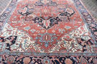 A good Heriz/Karaja carpet. Clear vegetable dyes in good original condition. A solid, clean carpet, washed and floor ready. 383x296cm. Circa 1900           