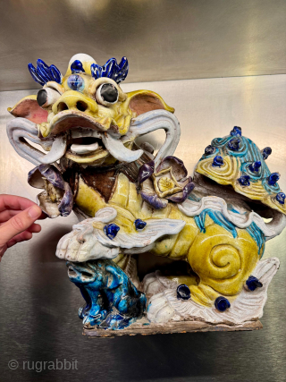 China
Antique glazed ceramic sculpture.
Collector piece.
Dimensions: H 35CM. / L: 42cm / P: 23cm
More info in DM: asolokilim@gmail.com



                
