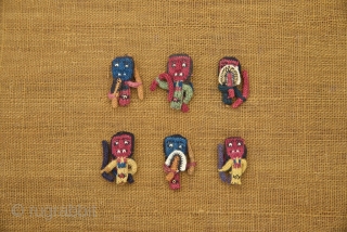 6 Proto-Nasca vigogna wool figurines.                            