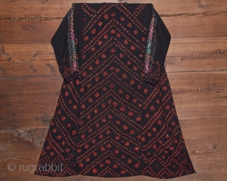 Silk plunge dress from central Syria. Late XIX. Good condition                       