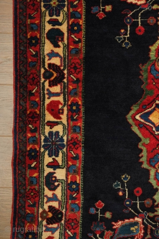 Neriz Afshar rug, 1920s or so. Exceptional design, colors, wool and weave. In perfect condition.  150 x 201 cm             