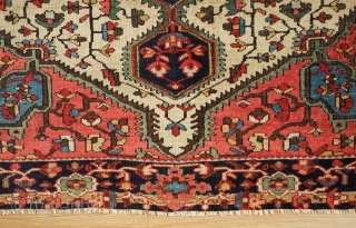 Malayer rug. Early 20th century. Great colors and sweet size.  Excellent composition. 
 Selvedges replaced. 99 x 157 cm             
