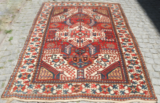 Kasim Ushak rug, 19th century. Fabulous design articulation. Good age and condition. All good colors. 167 x 257 cm              