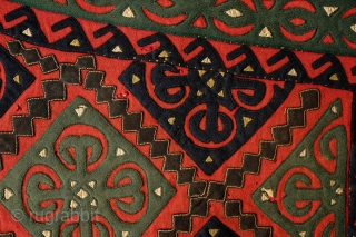 Yomut Broadcloth Applique Asmalyk, 4th quarter of the 19th Century. Wool felt applique. Wonderful graffic. Natural dyes in green, deep indigo, red, brown and cotton gauze highlights in yellow. In very good  ...