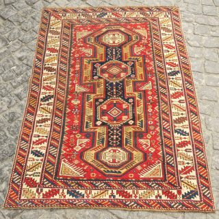 Shirvan pole medallion rug, 19th century. Fine weave. Excellent colors. A sharp rug in excellent condition. 102 x 151 cm.             