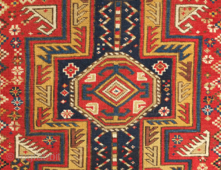 Shirvan pole medallion rug, 19th century. Fine weave. Excellent colors. A sharp rug in excellent condition. 102 x 151 cm.             