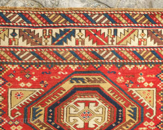 Shirvan pole medallion rug, 19th century. Fine weave. Excellent colors. A sharp rug in excellent condition. 102 x 151 cm.             