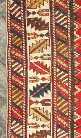 Shirvan pole medallion rug, 19th century. Fine weave. Excellent colors. A sharp rug in excellent condition. 102 x 151 cm.             
