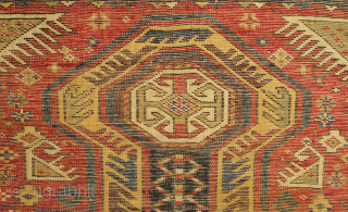 Shirvan pole medallion rug, 19th century. Fine weave. Excellent colors. A sharp rug in excellent condition. 102 x 151 cm.             