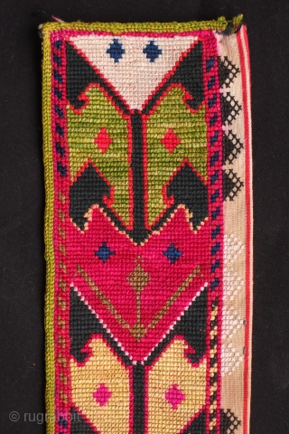 Lakai cross stitch embroidered silk belt in palmette motifs, 19th century. Excellent colors and condition including a beautiful and vibrant lime green.  7 x 101 cm. Contact danauger@tribalgardenrugs.com 7 x 101  ...