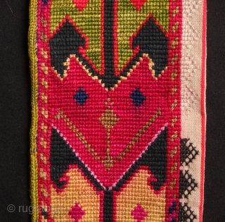 Lakai cross stitch embroidered silk belt in palmette motifs, 19th century. Excellent colors and condition including a beautiful and vibrant lime green.  7 x 101 cm. Contact danauger@tribalgardenrugs.com 7 x 101  ...