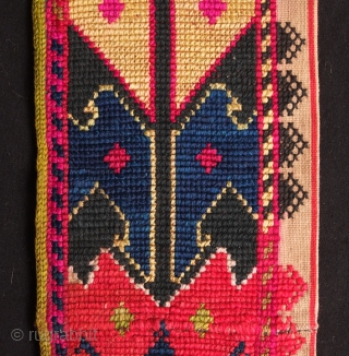 Lakai cross stitch embroidered silk belt in palmette motifs, 19th century. Excellent colors and condition including a beautiful and vibrant lime green.  7 x 101 cm. Contact danauger@tribalgardenrugs.com 7 x 101  ...