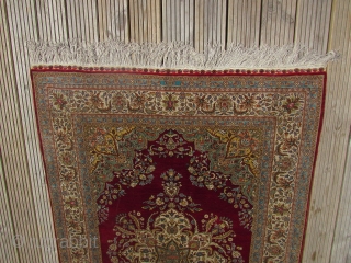 Hereke Turkish silk and metal thread rug, woven on silk foundation. Signed. Circa mid-second half of the 20th century. 173 x 113 cm. Excellent condition. cheap tracked and fast shipping.   