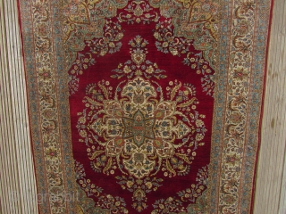Hereke Turkish silk and metal thread rug, woven on silk foundation. Signed. Circa mid-second half of the 20th century. 173 x 113 cm. Excellent condition. cheap tracked and fast shipping.   