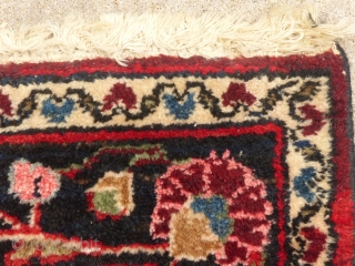 Hamadan,
20th Century,
Wool,
Mint, Very Lightly Used Condition,
60" X 43"

SOLD


                         