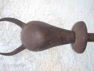 antique Africa? Metal. i Do not know what? anyone can help thanks size:72.5-cm                    