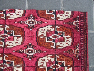 Tekke main carpet fragment 78x70-cm  / 30.7x27.5-inches
silk+Wool on wool                       