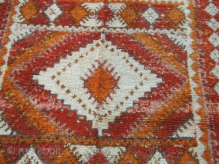 ANTIQUE MOROCCAN WOOL CARPET HAND MADE Size: 320 X 135 cm /125.9 X 53.1-inches Good luck to all

               