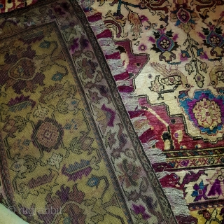 Fine top quality exceptional pure silk antique Farahan rug

10000 Euro                       