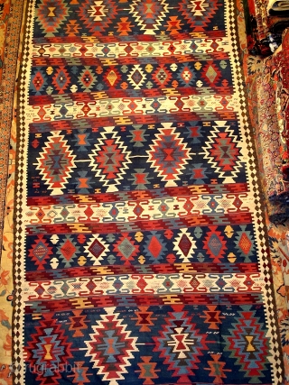 Great exceptional Azerbaijan Kilim

very good condition 


500x195cm
  


SOLD                        