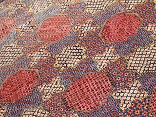 Fine antique Kashan carpet 

Size:400x300 cm

P.O.R                           