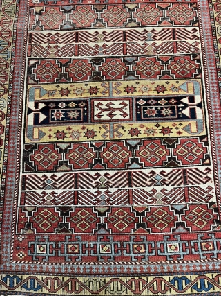 hand made traditional rug SHIRVAN 
SIZE:142*116
MATERIAL:WOL
AGE: 18 TH                         