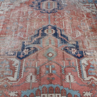 Beautiful Antique Serapi 555 x 355 cm, elegant rug                        