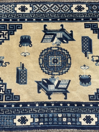 Antique chinese-mongolian carpet.
118 x 192 cm
good pile

SOLD                          