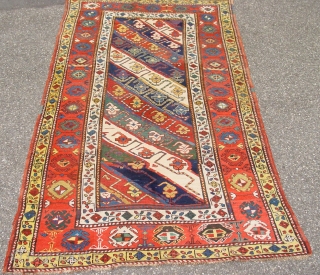 Well preserved Gendje in its original condition.Approximate age: 120 year
(size has not been reduced!)
Ends secured.

189 x 115 cm

6.2 x 3.77             