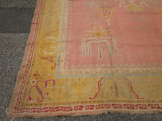 ANTIQUE USHAK
100 years old
worned areas
435 x 322 cm 14 m2
29kg                       